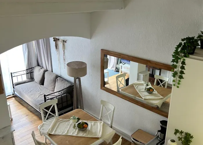 Maisonnette - Malamousque * Aigues-Mortes